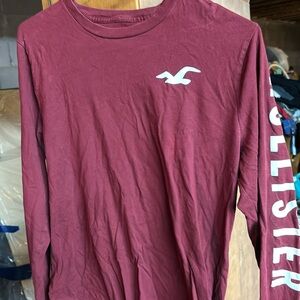 Men’s long sleeve Hollister shirt. Maroon in color in good condition.
